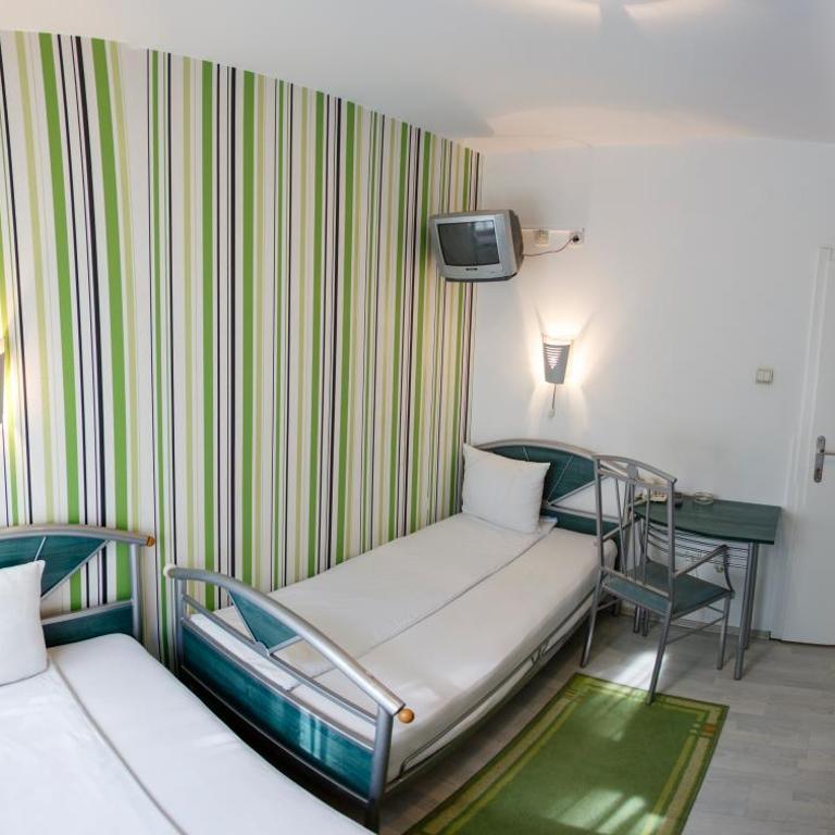 Hotel Ženeva - Twin Room - 5