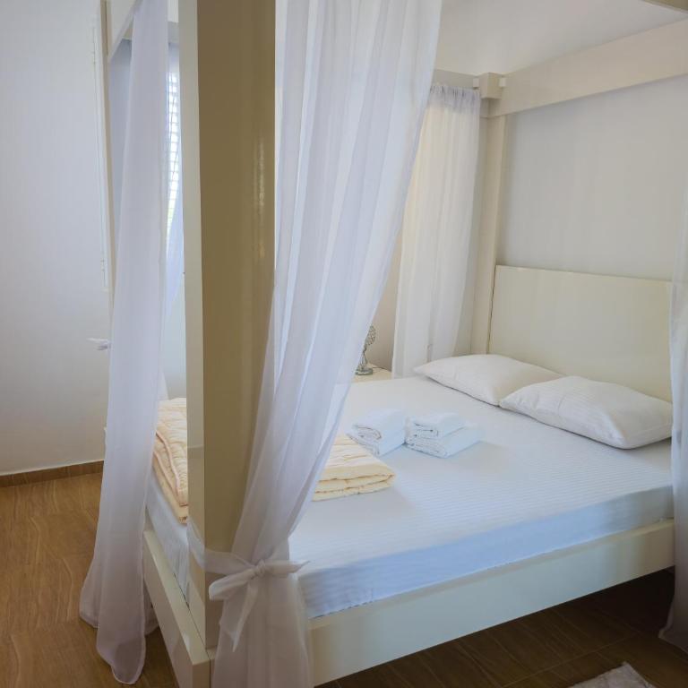 Boulevard Apartments - Apartment with Balcony - 3