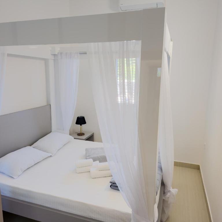 Boulevard Apartments - Apartment with Balcony - 2