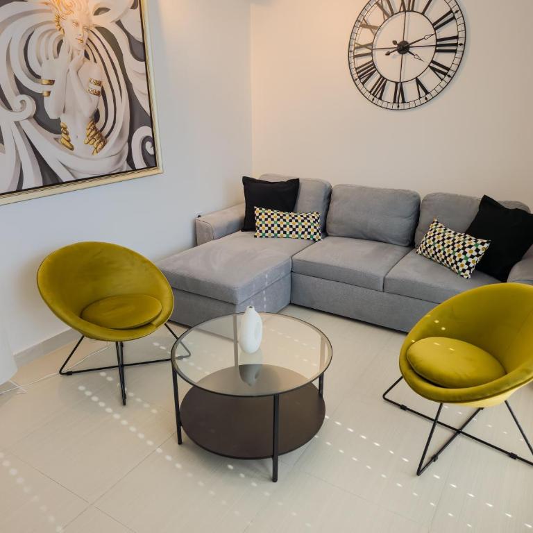 Boulevard Apartments - Studio Apartment with Balcony - 3
