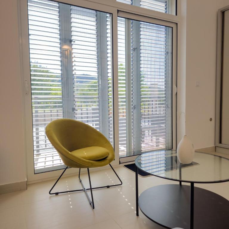 Boulevard Apartments - Studio Apartment with Balcony - 6