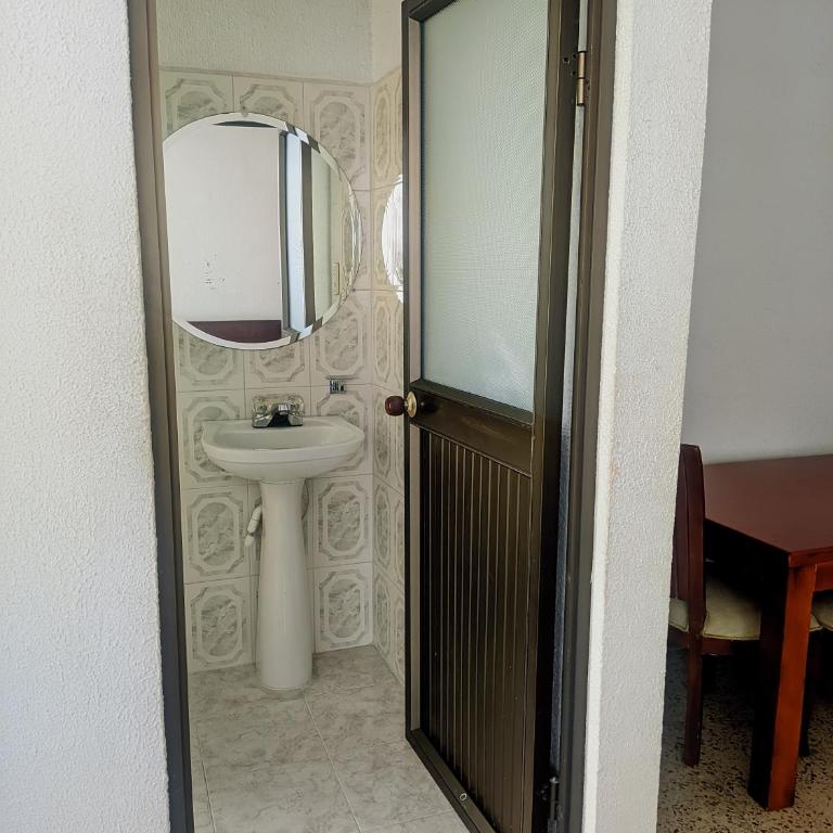 Hotel Club Social Villeta - Habitación Doble con baño privado - 29