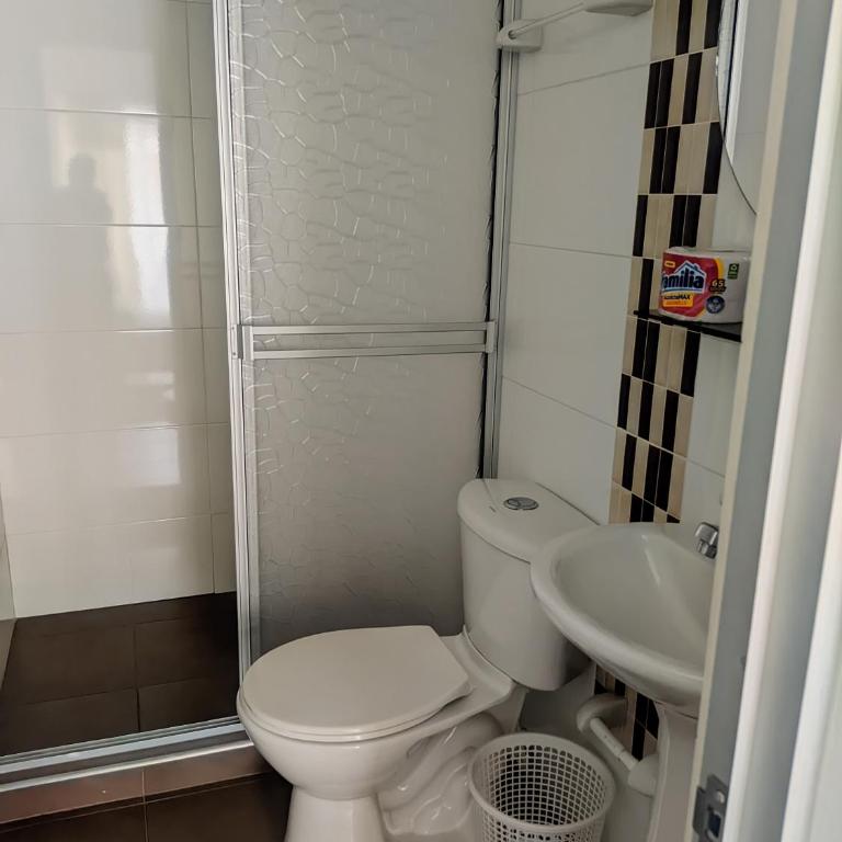 Hotel Club Social Villeta - Habitación Triple con baño privado - 16