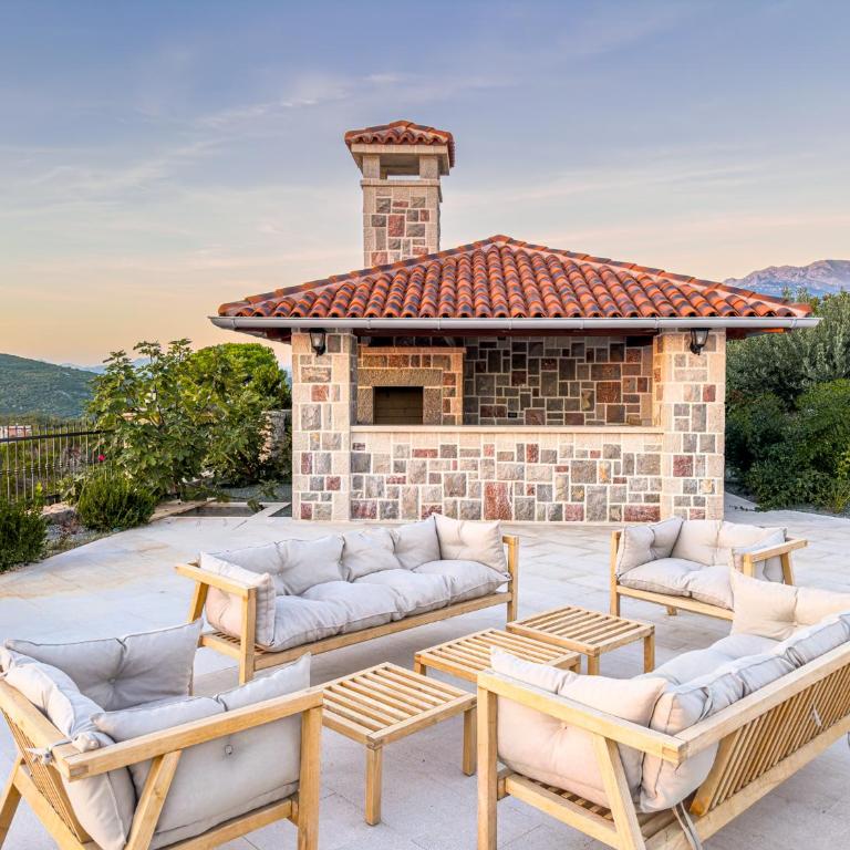 Villa Carevic with Indoor & Outdoor Pool - Villa - 8