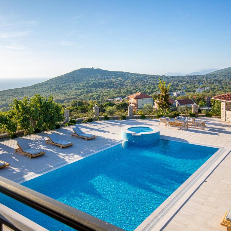 Villa Carevic with Indoor & Outdoor Pool - Villa - 3
