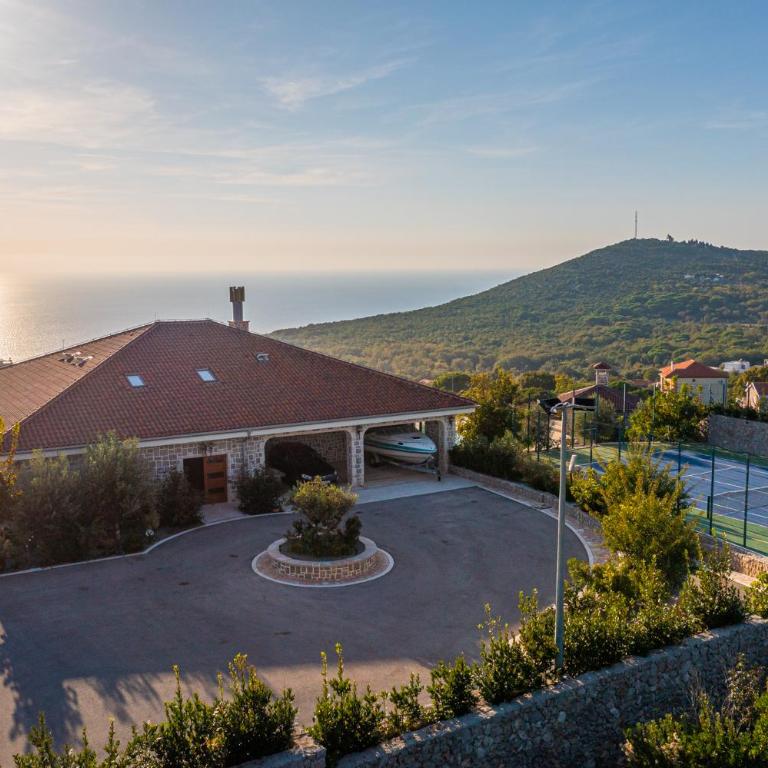 Villa Carevic with Indoor & Outdoor Pool - Villa - 32