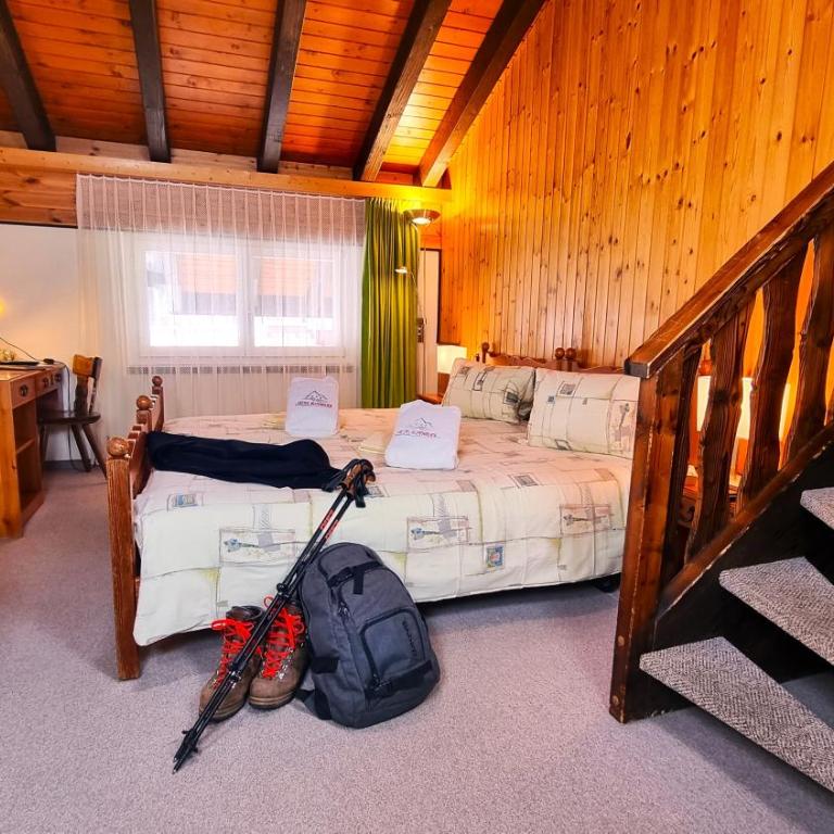 Hotel Alpenblick-Leukerbad-Therme - Basic Dreibettzimmer, Zugang zum Spa und Nutzung der Seilbahn - 5