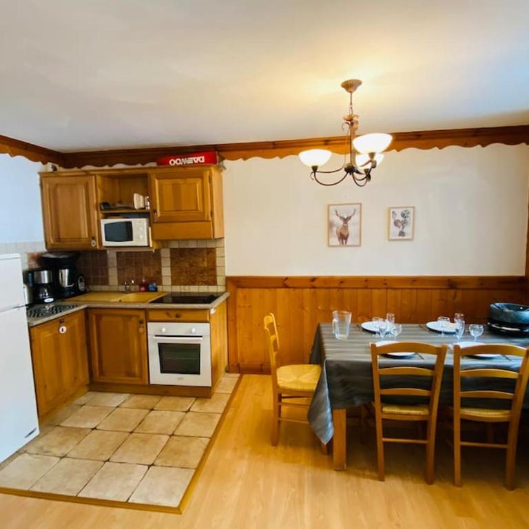 Oz en oisan APPART 6-8 PERS CHALET DES NEIGES Piscine -Sauna - Appartement 3 Chambres - 5