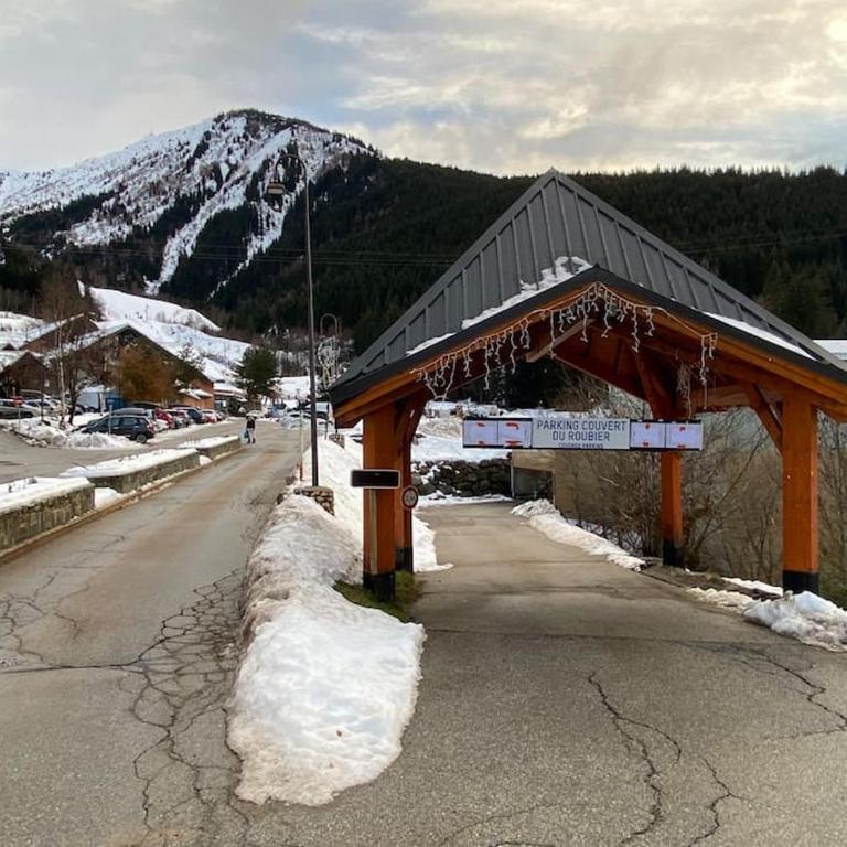 Oz en oisan APPART 6-8 PERS CHALET DES NEIGES Piscine -Sauna - Appartement 3 Chambres - 8