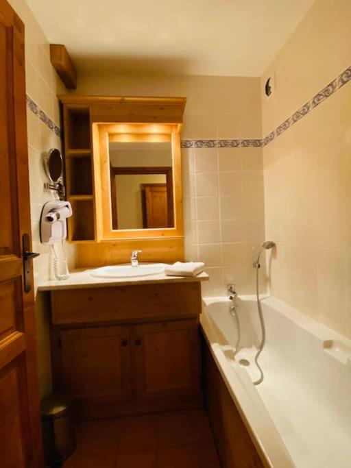 Oz en oisan APPART 6-8 PERS CHALET DES NEIGES Piscine -Sauna - Appartement 3 Chambres - 37
