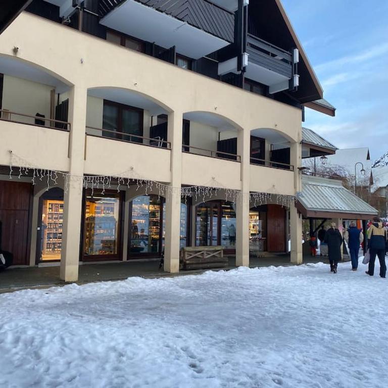 Oz en oisan APPART 6-8 PERS CHALET DES NEIGES Piscine -Sauna - Appartement 3 Chambres - 40