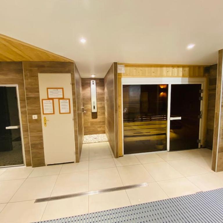 Oz en oisan APPART 6-8 PERS CHALET DES NEIGES Piscine -Sauna - Appartement 3 Chambres - 42