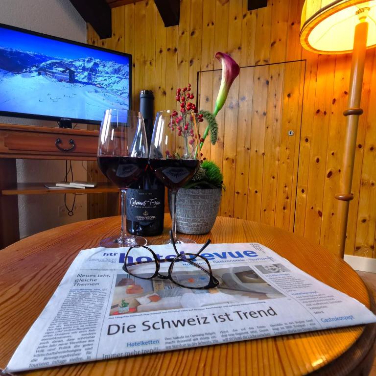 Hotel Alpenblick-Leukerbad-Therme - Junior Suite mit Balkon, Zugang zum Spa und Seilbahnnutzung - 5