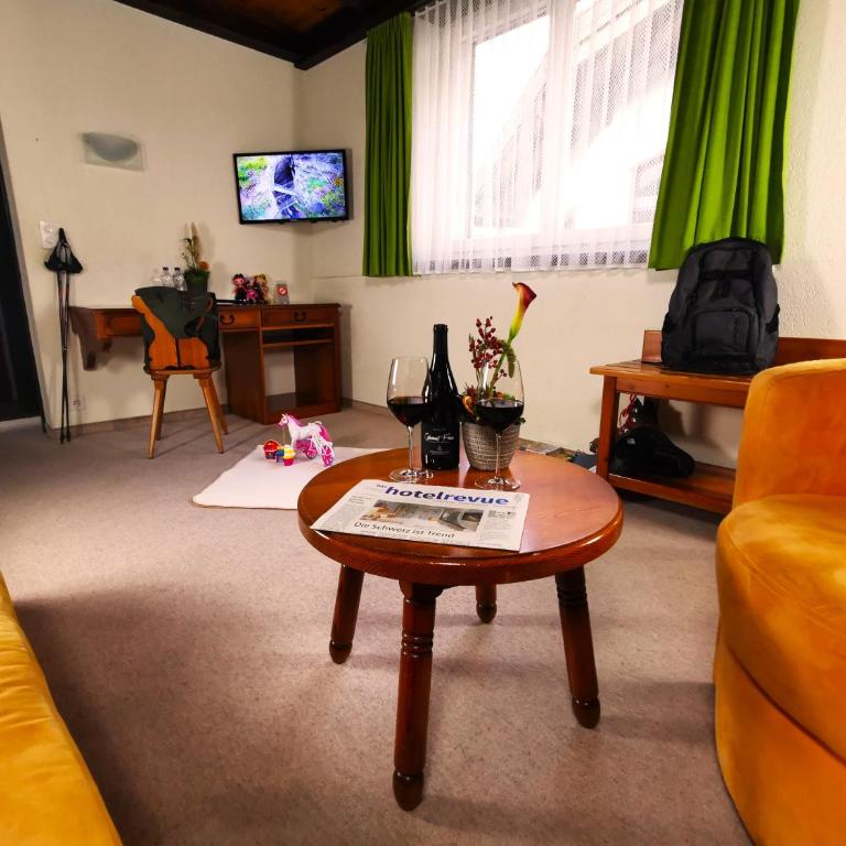 Hotel Alpenblick-Leukerbad-Therme - Familienzimmer mit Zugang zum Spa und Seilbahnnutzung - 3