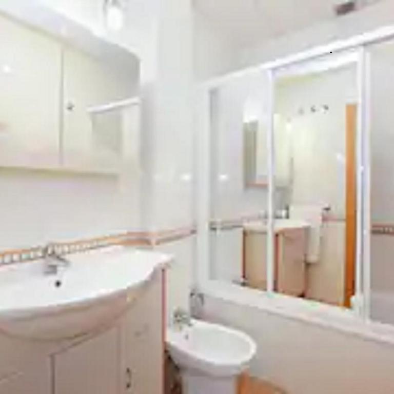 Holiday Granada Gran Via 1- PARKING GRATUITO - Two-Bedroom Apartment - 9