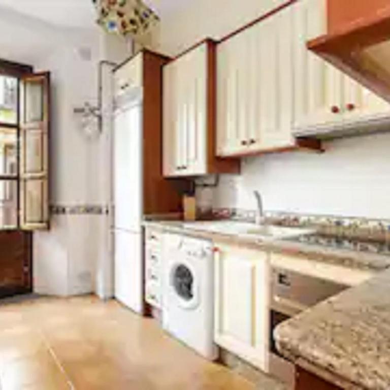 Holiday Granada Gran Via 1- PARKING GRATUITO - Two-Bedroom Apartment - 5