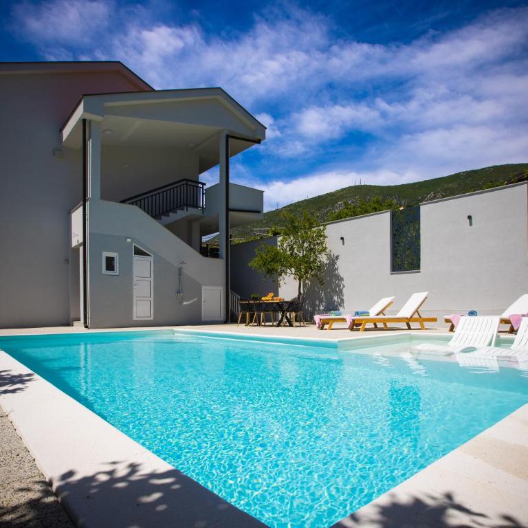 Villa Flumen - Three-Bedroom Villa - 1