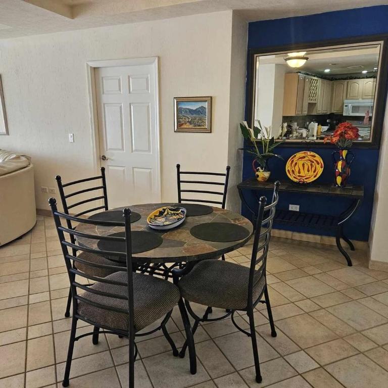 Las Palmas Resort - Two-Bedroom Apartment with Balcony and Sea View - 6