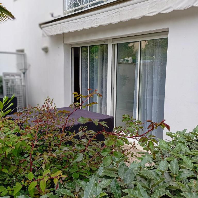 Appart résidence accès direct à la plage avec terrasse jardin - One-Bedroom Apartment - 33
