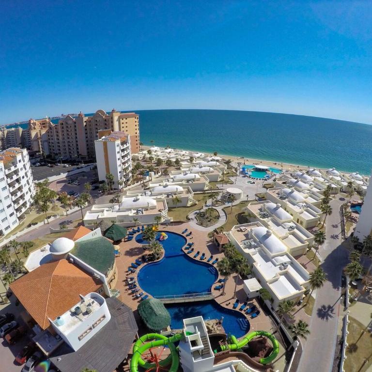 Las Palmas Resort - Two-Bedroom Apartment with Terrace and Sea View - 3