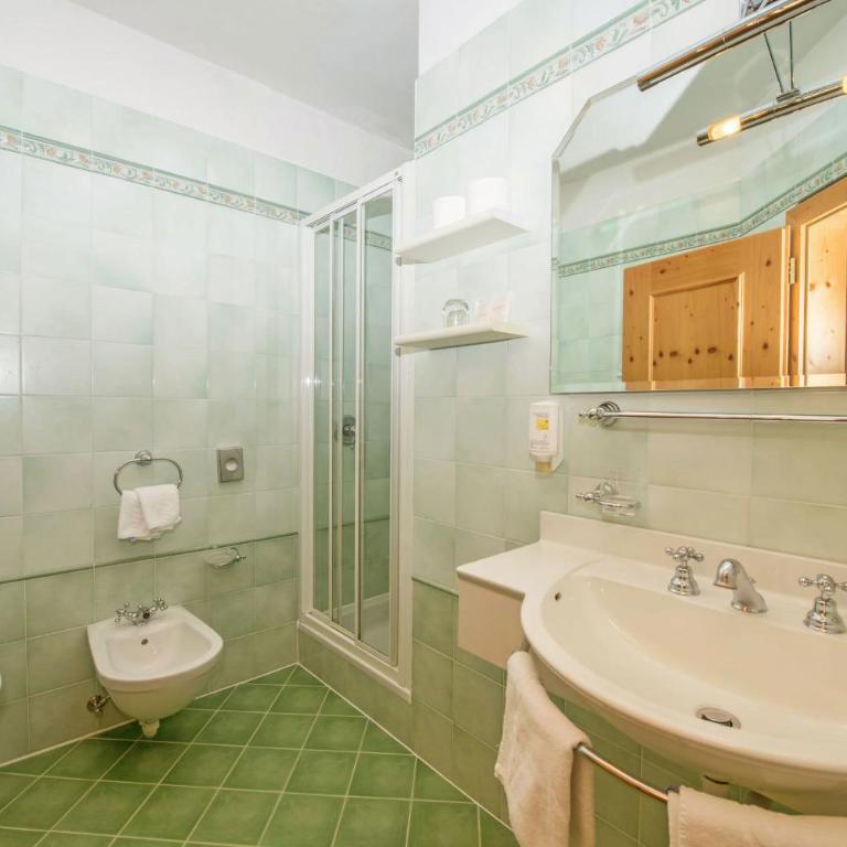Santeshotel - Doppel- oder Zweibettzimmer - 2