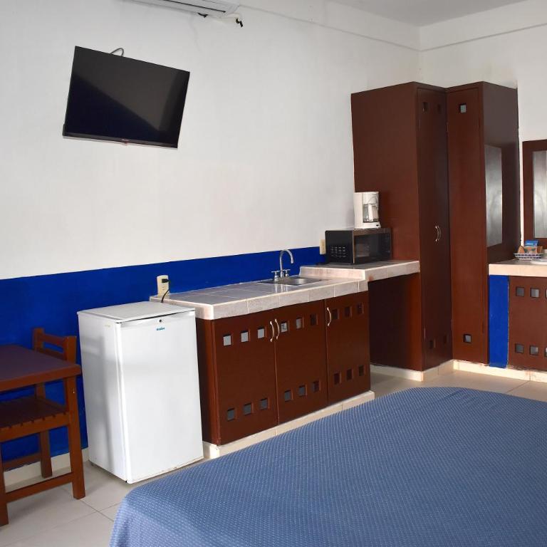 Plaza Almendros Hotel Isla Mujeres - Queen Room - 7