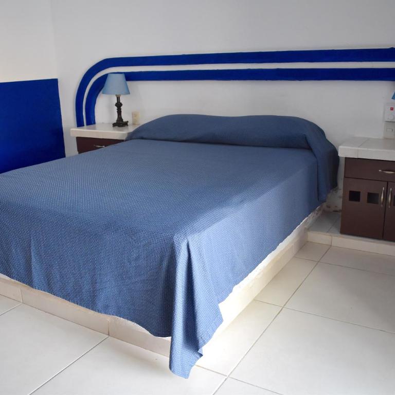 Plaza Almendros Hotel Isla Mujeres - Queen Room - 4