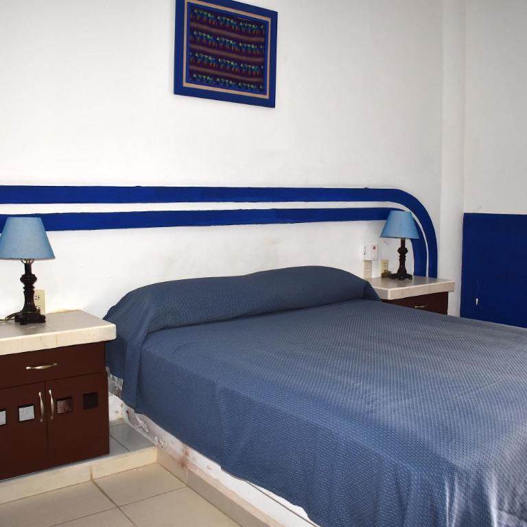 Plaza Almendros Hotel Isla Mujeres - Queen Room - 2