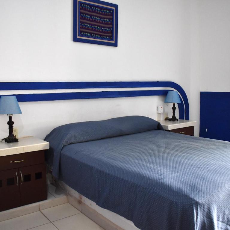Plaza Almendros Hotel Isla Mujeres - Queen Room - 1