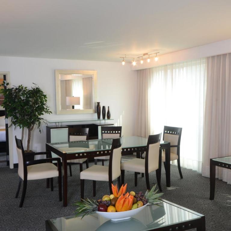 Holiday Inn Monterrey Valle by IHG - King Suite with Garden View - 4