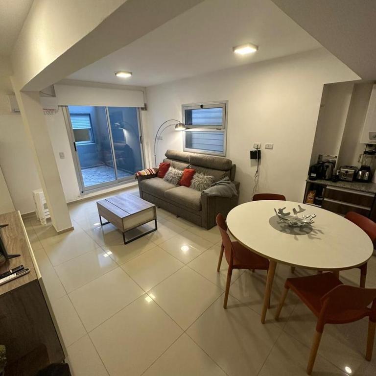 Departamento 2 habitaciones con cochera y cocina - Apartamento de 2 dormitorios - 2