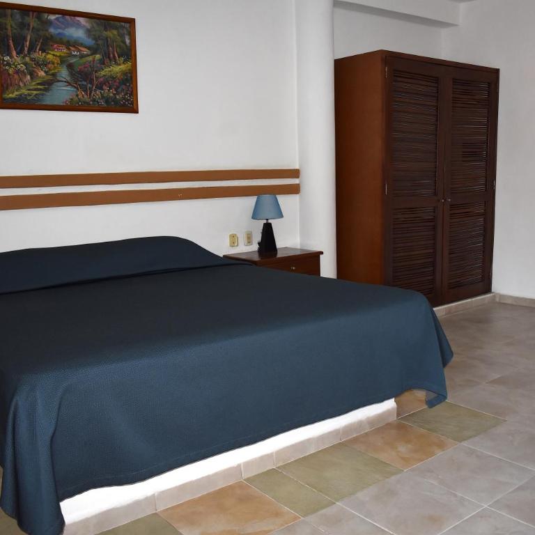 Plaza Almendros Hotel Isla Mujeres - King Room - 5