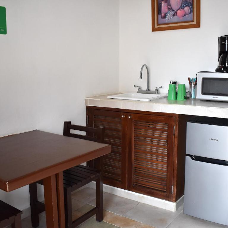Plaza Almendros Hotel Isla Mujeres - Superior Quadruple Room - 3