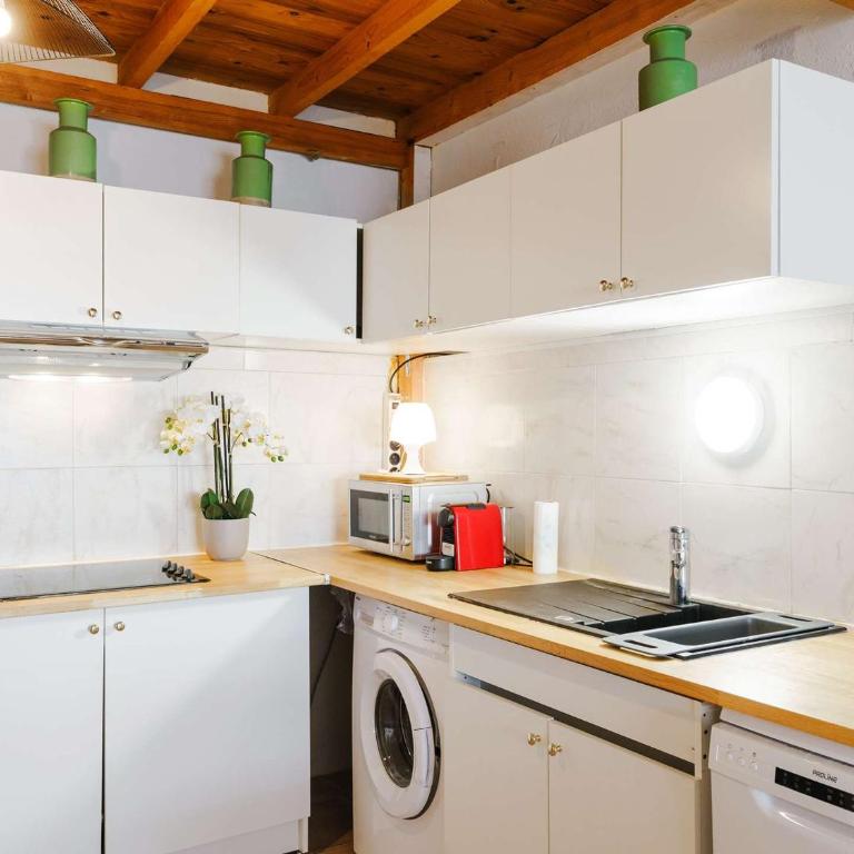 T2 Mezzanine Climatisé Rénové - Plage des Chalets, Gruissan - 6 Pers, Parking, WiFi Option - FR-1-409-174 - Appartement - 2