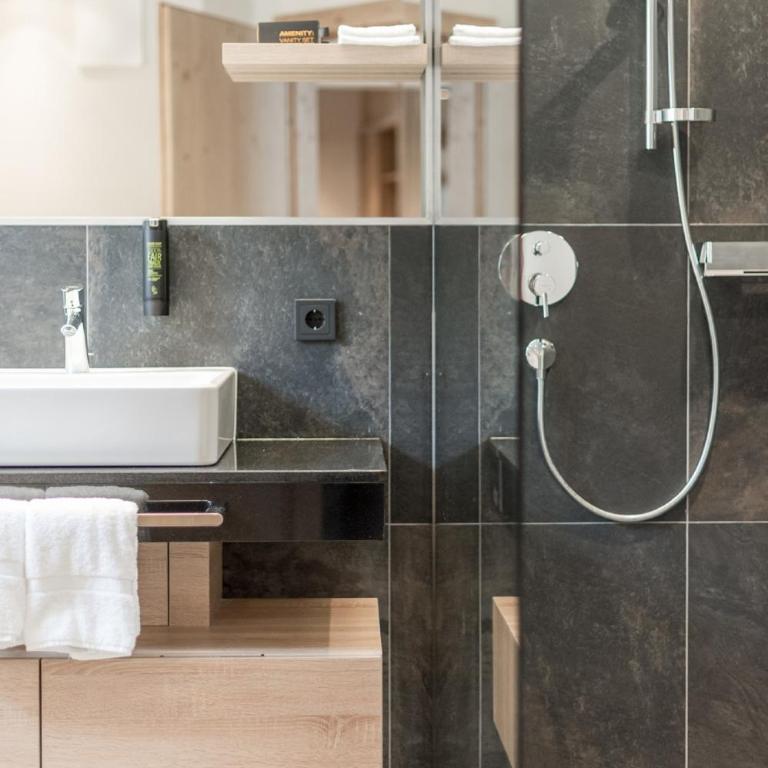 AlpenParks THE SECRET Sölden - Suite mit 2 Schlafzimmern und Balkon - 1