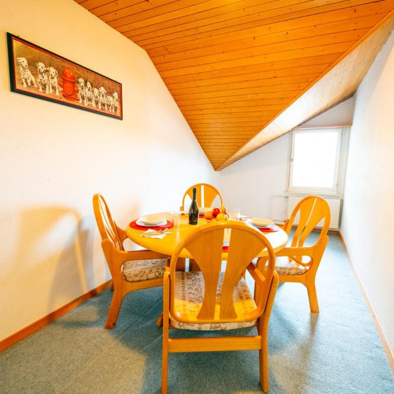 City Center Holiday Apartment - Apartment - 8