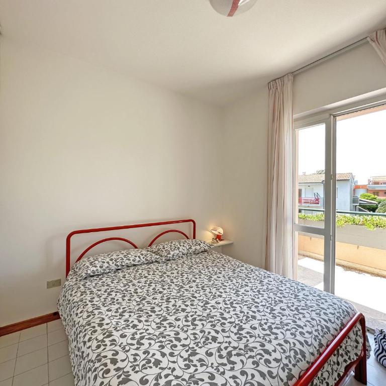 179 - Trilocale al primo piano al Residence Pineta con Piscina a 100 mt dal mare, con vista mare -SPIAGGIA INCLUSA - Appartamento con 2 Camere da Letto - 4