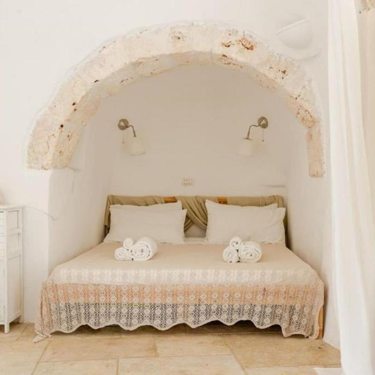 Trullo Vittoria Ostuni with private swimming pool - Two-Bedroom Villa - 3