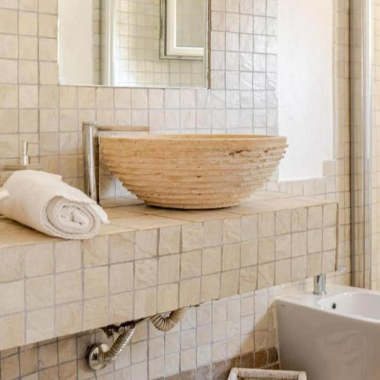 Trullo Vittoria Ostuni with private swimming pool - Two-Bedroom Villa - 4