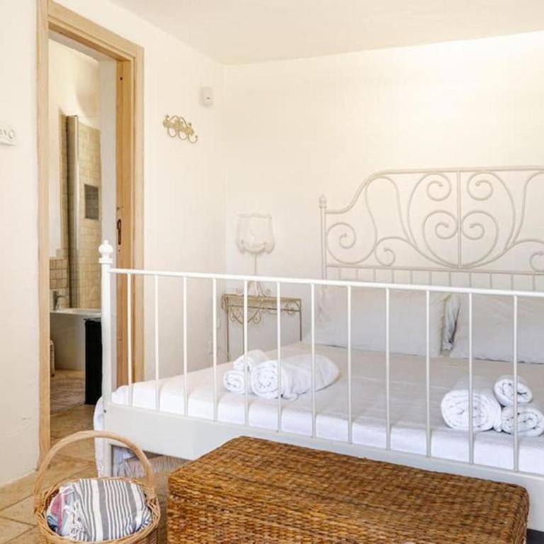 Trullo Vittoria Ostuni with private swimming pool - Two-Bedroom Villa - 5