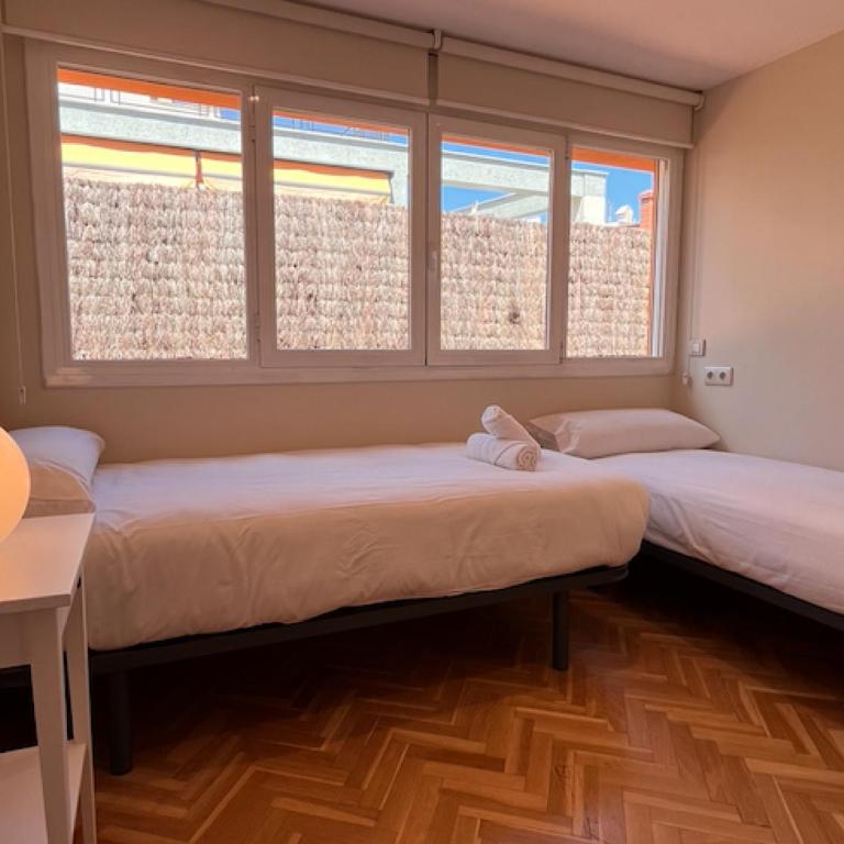 BALMES - Atico con terraza en Sant Gervasi - Three-Bedroom Apartment - 42