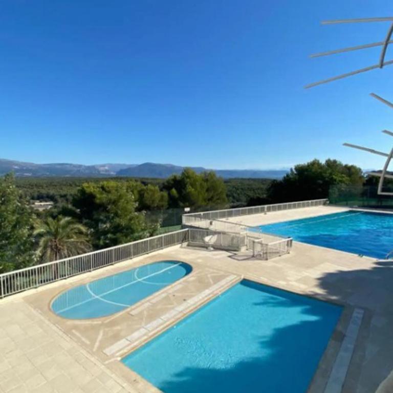 Superbe 3pièces, balcon, garage, clim, piscine - Appartement 2 Chambres - 4