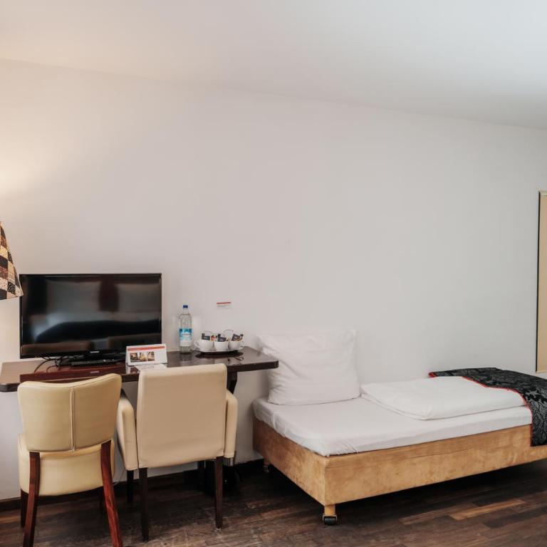 Helvetia Rooms - Self Check-In - Comfort Dreibettzimmer - 3