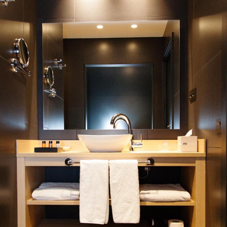 Hotel Àmbit Barcelona - Deluxe Double Room with Spa Bath - 6