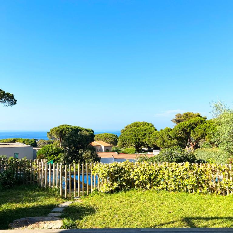 Villa avec jardin et piscine - Villa 3 Chambres - 46