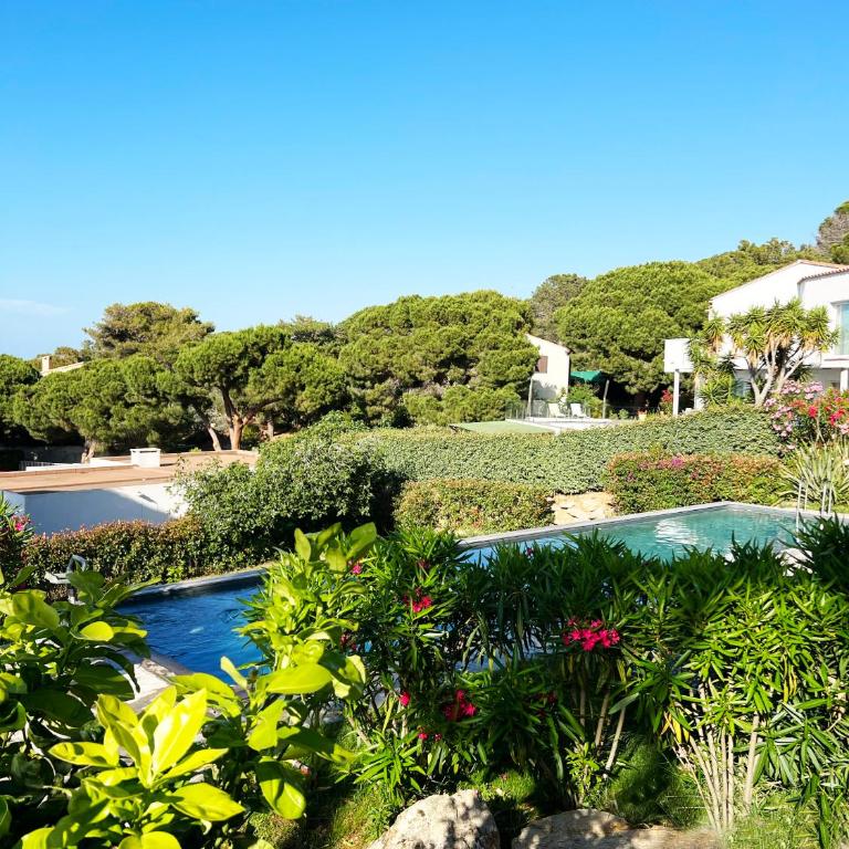 Villa avec jardin et piscine - Villa 3 Chambres - 45