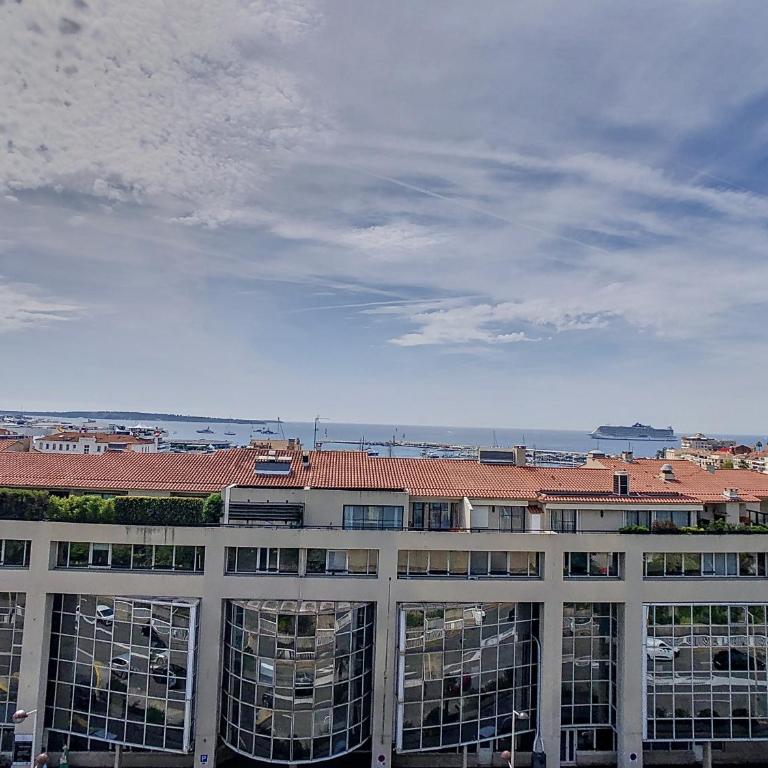 Lovely, modern studio with sea view 117 - Studio avec Balcon - 8