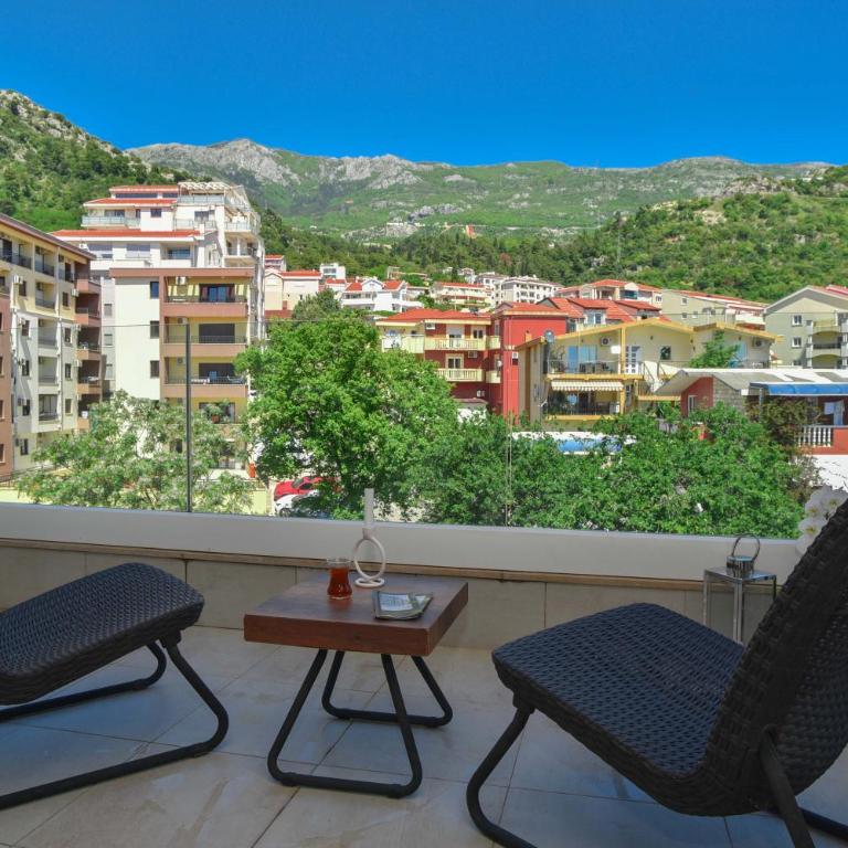 New Chill and Go Apartments - Apartment with Mountain View - 12