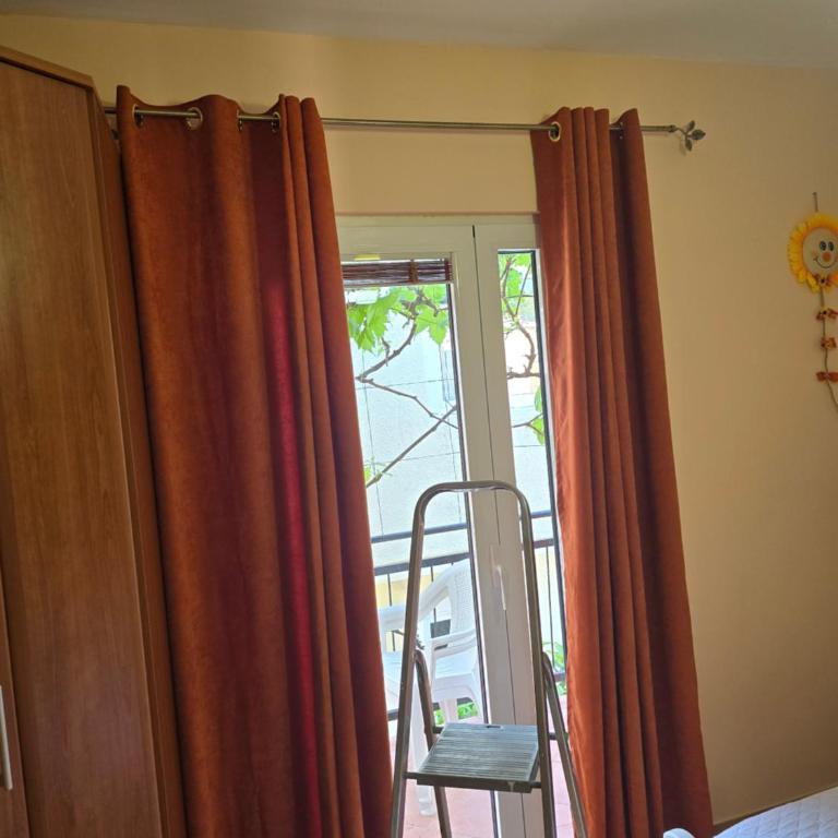 Guesthouse Djacic - Dvokrevetna Soba sa Bračnim Krevetom i Balkonom - 1