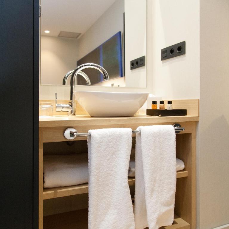 Hotel Àmbit Barcelona - Comfort Double or Twin Room with Balcony - 2